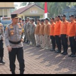 Kapolda Bengkulu Irjen Pol Armed Wijaya saat memeriksa anggota untuk pengamanan Pemilu 2024. (ANTARA/Anggi Mayasari)-1697529330