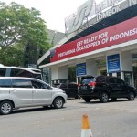 Kendaraan roda empat saat melintas di pintu masuk Bandara Internasional Lombok, Nusa Tenggara Barat (ANTARA/Akhyar Rosidi)-1697532854