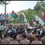 Ratusan polisi kawal Aksi Solidaritas Palestina di depan Kedubes AS-1697024037