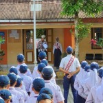 Sejumlah perwira Polres Wonosobo cegah perundungan di sekolah-sekolah di kabupaten di Jawa Tengah itu. ANTARA/HO-Polres Wonosobo-1696230655