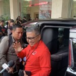 Sekjen PDI Perjuangan Hasto tiba di Kantor DPP PDI Perjuangan di Jakarta, Rabu (18/10/2023). (ANTARA/ Mario Sofia Nasution)-1697597132