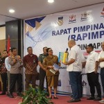 Kadin beri bantuan alat perpustakaan digital ke tiga sekolah di Papua-1700466736