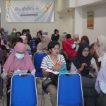 Sejumah dosen, tenaga kependidikan, hingga masyarakat umum memeriksa papsmear secara gratis di FIK UI. (ANTARA/ Foto: Humas UI)-1699949128