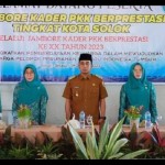 TP-PKK Kota Solok foto bersama Wakil Wali Kota Solok Ramadhani Kirana Putra (ANTARA/HO-Diskominfo Solok)-1699429587