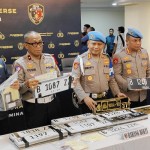 Kasubdit Jatanras Ditreskrimum Polda Metro Jaya AKBP Samian (kiri) saat konferensi pers di Jakarta, Rabu (20/12/2023). ANTARA/Ilham Kausar-1703071019