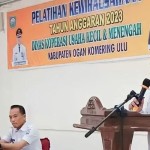 Kepala Dinas Koperasi OKU dan UKM OKU Tommy dalam pelatihan kuliner bagi UMKM. (ANTARA/Edo Purmana/23)-1702541426