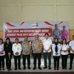Wakapolda Sulut Irjen Pol Jan de Fretes saat meninjau pelaksanaan bakti sosial dan kesehatan di Bitung. ANTARA/HO-Humas Polda Sulut (1)-1701930107