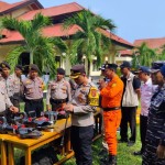 Kapolres Mabar cek kesiapan peralatan SAR antisipasi bencana alam-1704361966
