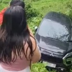 Mobil Nyungsep ke Parit-1712915097