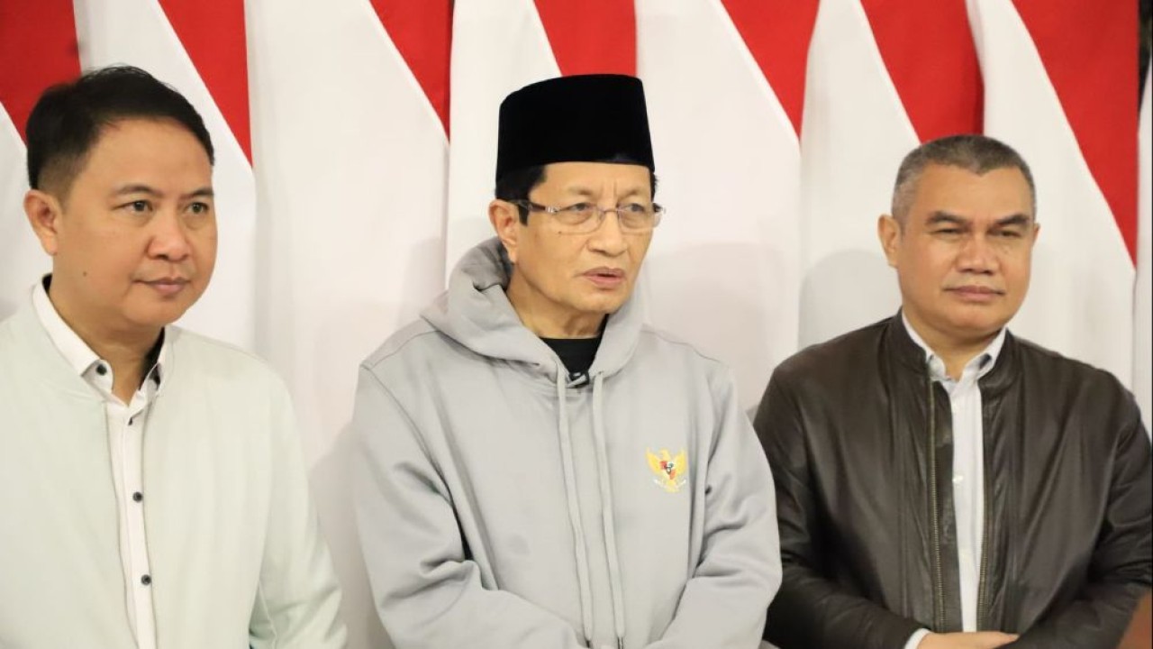 Menteri Agama (Menag) Nasaruddin Umar (tengah) sebelum bertolak ke Arab Saudi mendampingi Presiden Prabowo Subianto, Selasa (1/7/2025). (Foto: Istimewa/Kemenag)