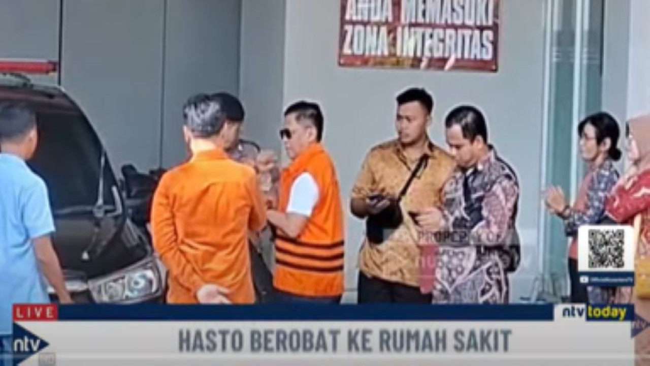 Sekjen PDIP Hasto Kristiyanto terlihat meninggalkan KPK