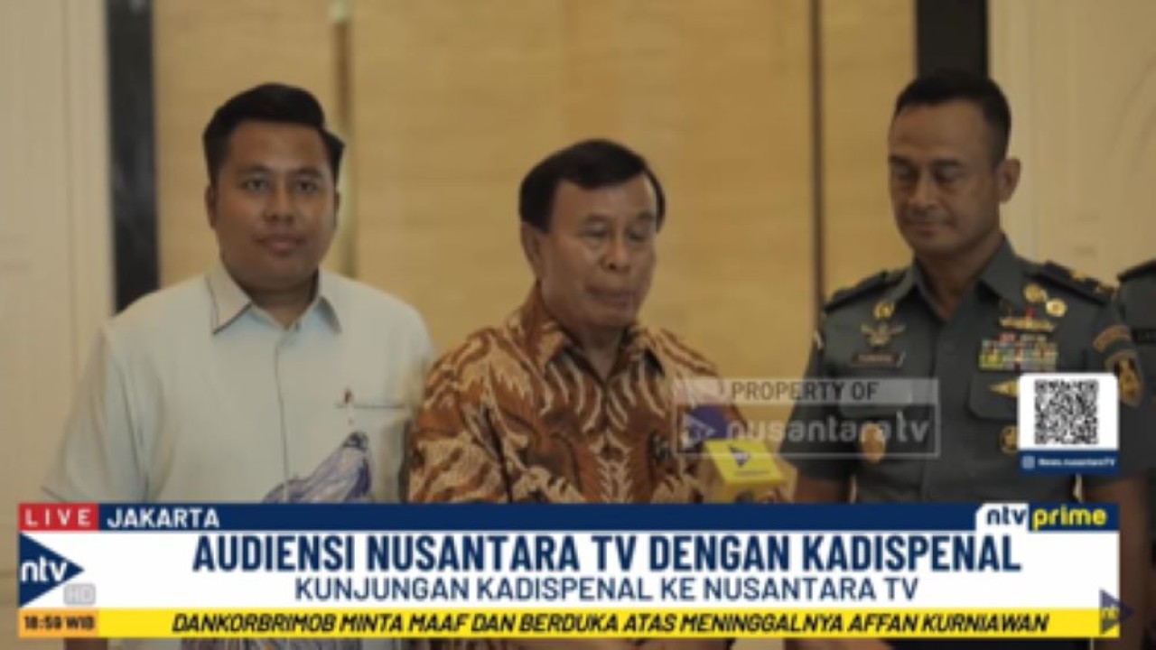 Presiden Komisaris NT Corporation Nurdin Tampubolon bersama Kadispenal Laksamana Pertama TNI Tunggul (kanan) dan Direksi Nusantara TV Tommy William Tampubolon (kiri)