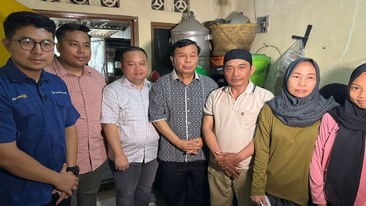 Presiden Komiaris NT Corporation Nudin Tampubolon mengunjungi kediaman orang tua Affan Kurniawan.