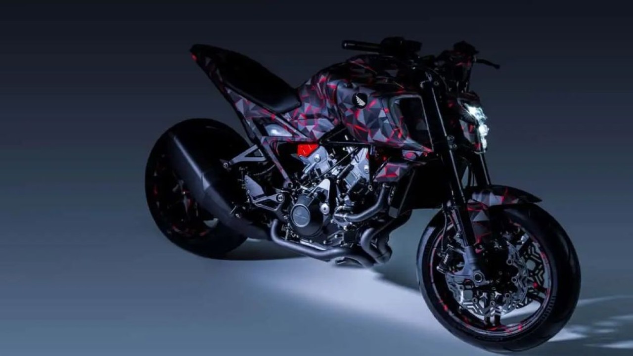 Honda menampilkan prototipe sepeda motor utuh yang mengusung teknologi "e-supercharged" di EICMA 2025. (Foto: Istimewa via RideApart)