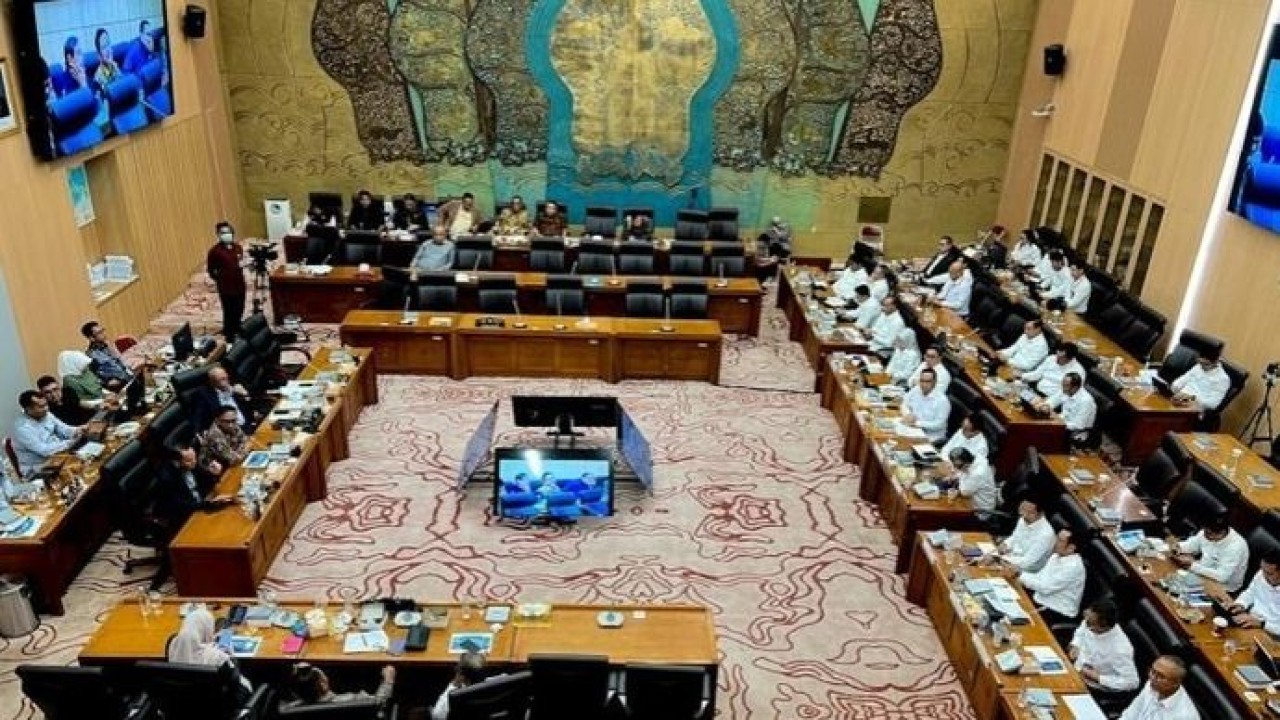 Suasana rapat kerja antara PT Pertamina dengan Komisi XII DPR RI di Jakarta, Senin, 17 November 2025. ANTARA/Harianto Suasana rapat kerja antara PT Pertamina dengan Komisi XII DPR RI di Jakarta, Senin, 17 November 2025. ANTARA/Harianto (Antara)