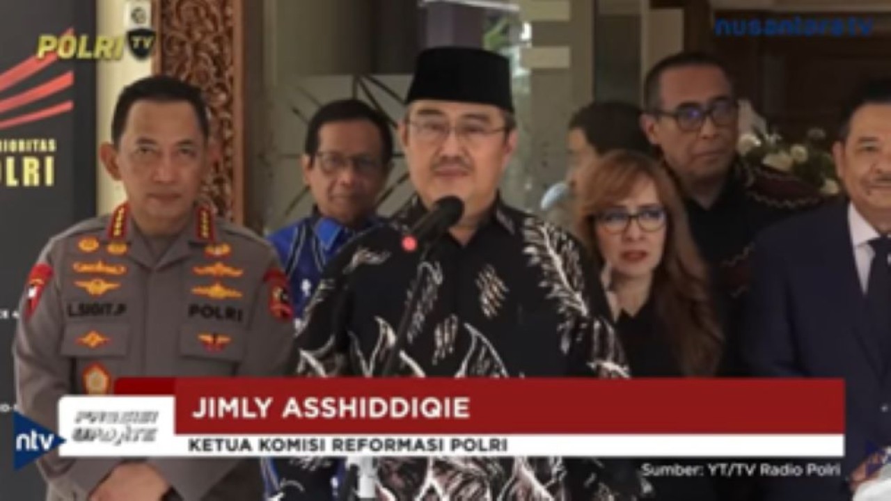 Ketua Tim Reformasi Jimly Asshiddiqie memberikan keterangan pers terkait hasil dengar pendapat dengan para tokoh dari Gerakan Nurani Bangsa