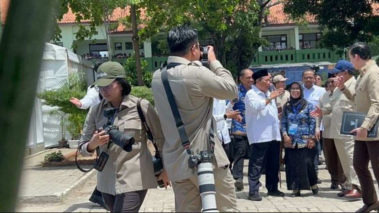 Prabowo Tiba dan Tinjau Langsung Digitalisasi Pembelajaran di SMPN 4 Bekasi Prabowo Tiba dan Tinjau Langsung Digitalisasi Pembelajaran di SMPN 4 Bekasi (NTV)