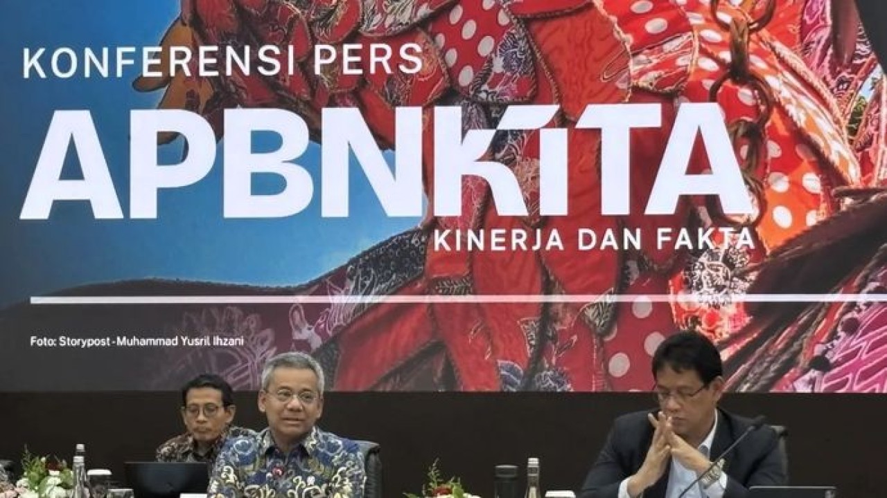 Wakil Menteri Keuangan Suahasil Nazara memberikan pemaparan dalam konferensi pers APBN KiTa Edisi Desember 2025 di Jakarta, Kamis, 18 Desember 2025. (ANTARA/Imamatul Silfia) (Antara)