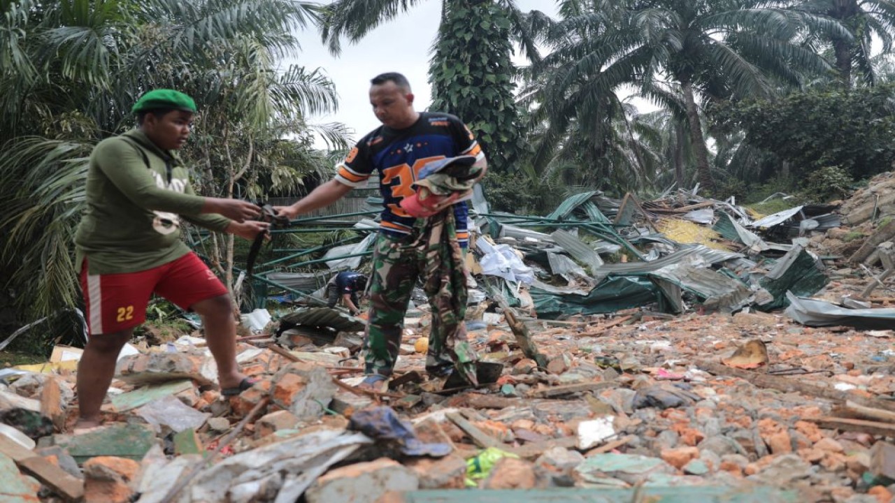 Sersan Satu (Sertu) Hamzah Lubis.