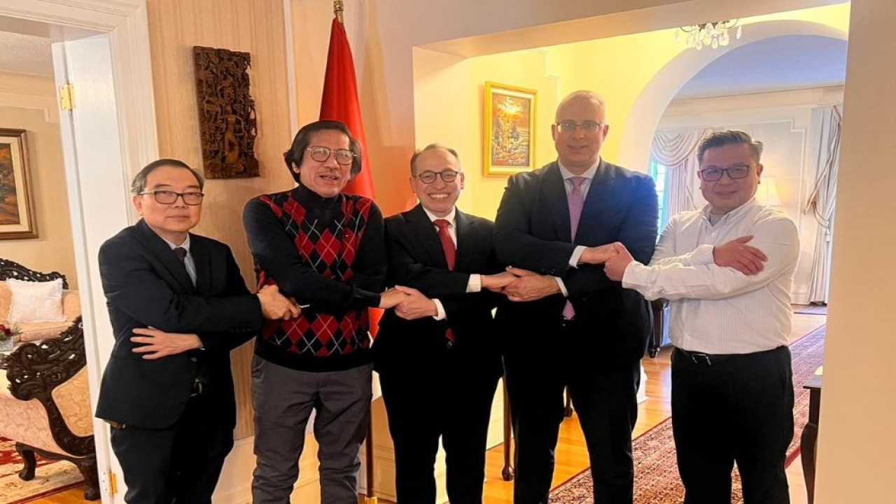 Kunjungan Ketua Umum CBF Indonesia, Jahja B. Soenarjo, ke Ottawa pada 29 Desember 2025, melakukan diskusi intensif dengan Duta Besar Republik Indonesia untuk Kanada, Muhsin Syihab, yang didampingi oleh Atase Perdagangan Mahdewi Silky serta sejumlah atase lainnya. (Foto: Istimewa)