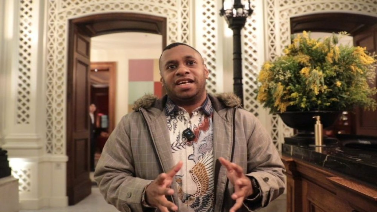 Steve Mara, mahasiswa asal Papua yang tengah menempuh pendidikan doktoral (S3) di University of Bradford, Inggris. (Foto: Dok/Istimewa)