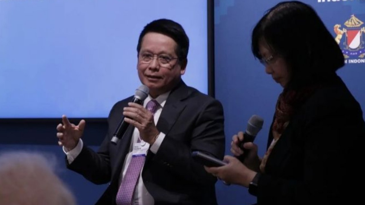 Group CEO PT Bank Rakyat Indonesia/BRI (Persero) Tbk Hery Gunardi dalam panel diskusi bertajuk Capital for Sustainability: Unlocking Sustainable Finance and Growth in Emerging Markets yang digelar di Indonesia Pavilion, WEF Davos 2026, Swiss, Selasa, 20 Januari 2026. (ANTARA/HO-BKPM) (Antara)