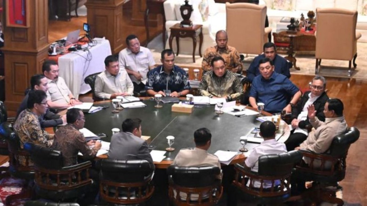 Presiden Prabowo Subianto menggelar pertemuan dengan sejumlah anggota Kabinet Merah Putih di kediamannya di Hambalang, Bogor, Jawa Barat, Minggu, 25 Januari 2026. (Foto: Istimewa)