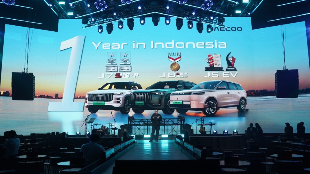 Presentasi pencapaian 1 tahun JAECOO di Indonesia oleh Business Unit Director JAECOO Indonesia, Jim Ma. (Foto: JAECOO Indonesia/Adiantoro-NTV)