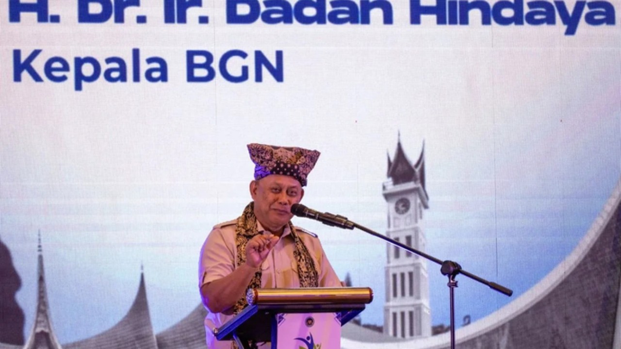 Kepala BGN Dadan Hindayana memberikan penjelasan terkait program MBG di Kota Padang, Rabu, (22/4/2026). ANTARA/Muhammad Zulfikar (Antara)