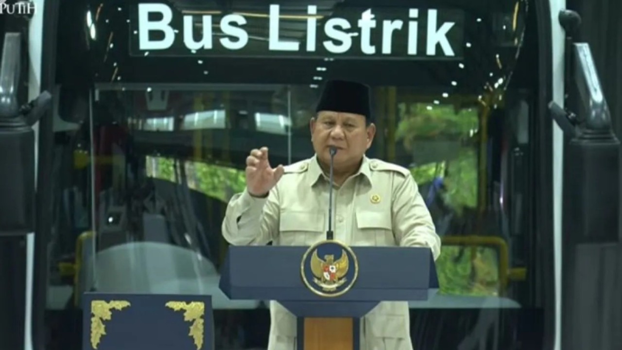 Tangkapan layar - Presiden Prabowo Subianto memberikan pidato pada peresmian pabrik perakitan kendaraan komersial berbasis listrik milik PT VKTR Teknologi Mobilitas di Magelang, Jawa Tengah, Kamis (9/4/2026). ANTARA/Youtube Sekretariat Presiden. (Antara)
