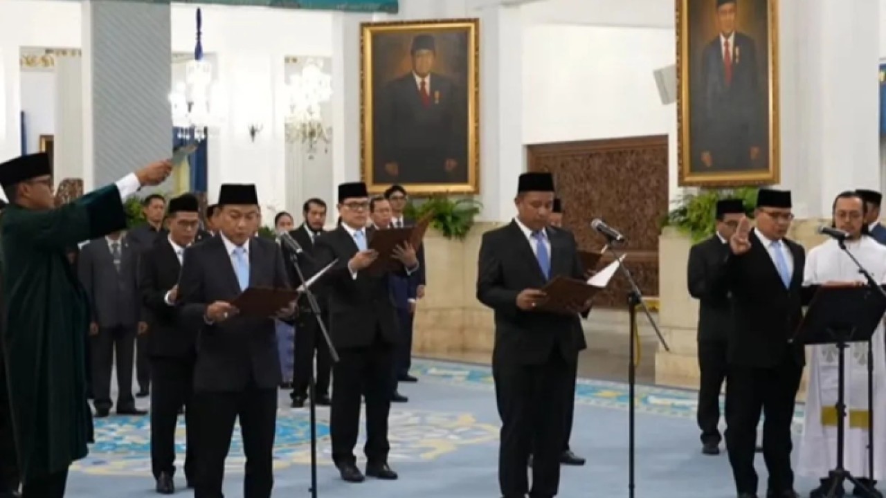 Pembacaan sumpah/janji jabatan anggota Ombudsman RI 2026-2031 di Istana Negara, Jakarta, Jumat (10/4/2026). ANTARA/Maria Cicilia Galuh (Antara)