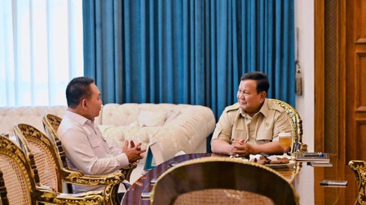Presiden Prabowo Subianto menerima Penasihat Khusus Presiden Bidang Pertahanan Nasional Jenderal TNI (Purn) Dudung Abdurachman di Istana Merdeka (Istimewa)