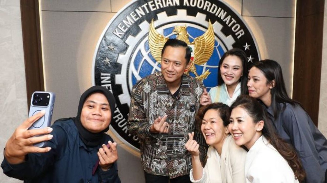 Menteri Koordinator Bidang Infrastruktur dan Pembangunan Kewilayahan Agus Harimurti Yudhoyono (AHY) menerima Gubernur Maluku Utara Sherly Tjoanda. (Dok. Kemenko Infra)