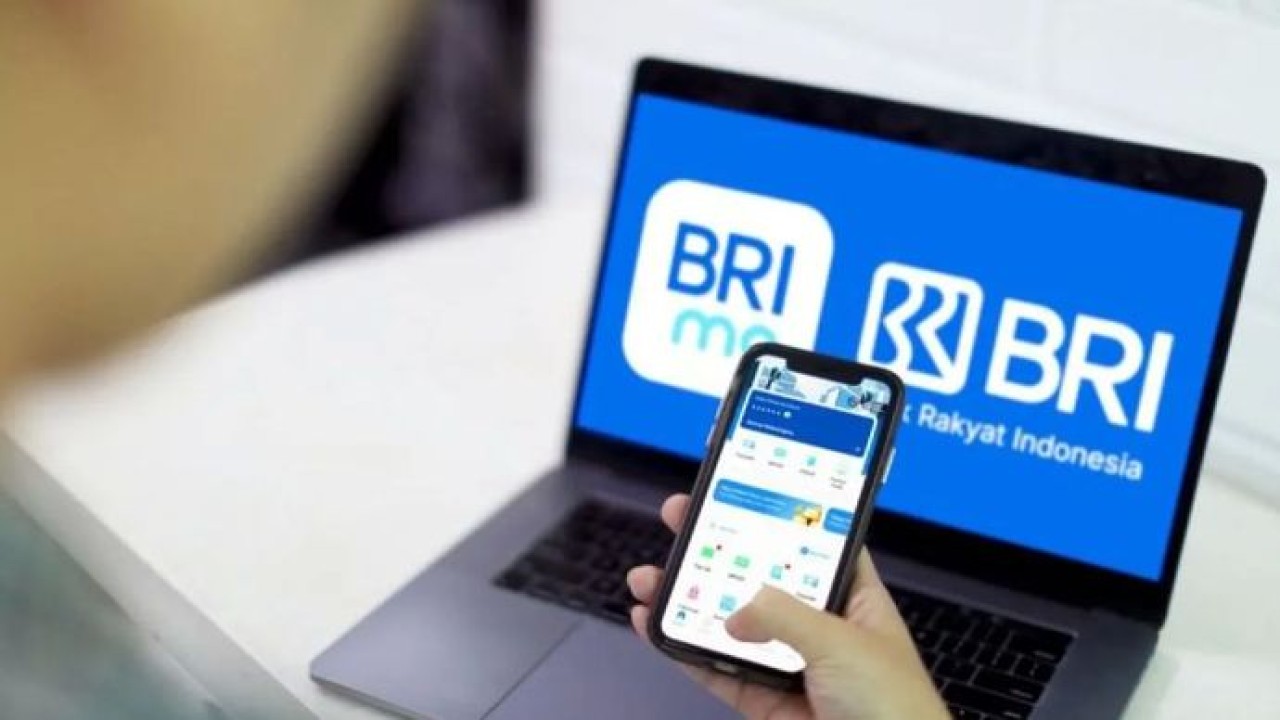 Ilustrasi - Nasabah PT Bank Rakyat Indonesia (Persero) Tbk (BRI) mengakses layanan keuangan melalui superapps BRImo. ANTARA/HO-BRI. (Antara)