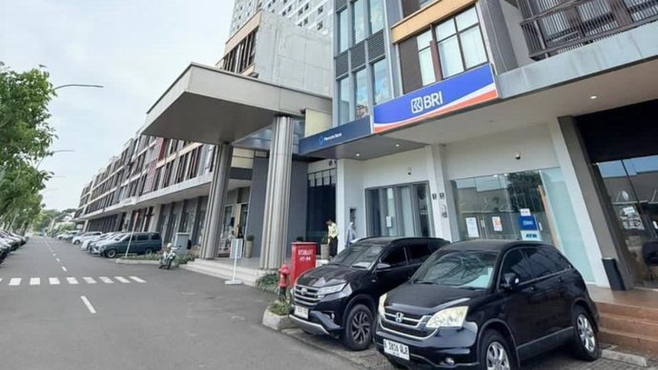 PT Bank Rakyat Indonesia (Persero) Tbk melalui Kantor Cabang Pembantu (KCP) Cibitung resmi merelokasi kantor operasionalnya ke Kawasan Industri MM2100 Cibitung sebagai bagian dari langkah strategis perusahaan dalam meningkatkan kualitas layanan serta mengoptimalkan potensi bisnis di kawasan industri. (Dok BRI)