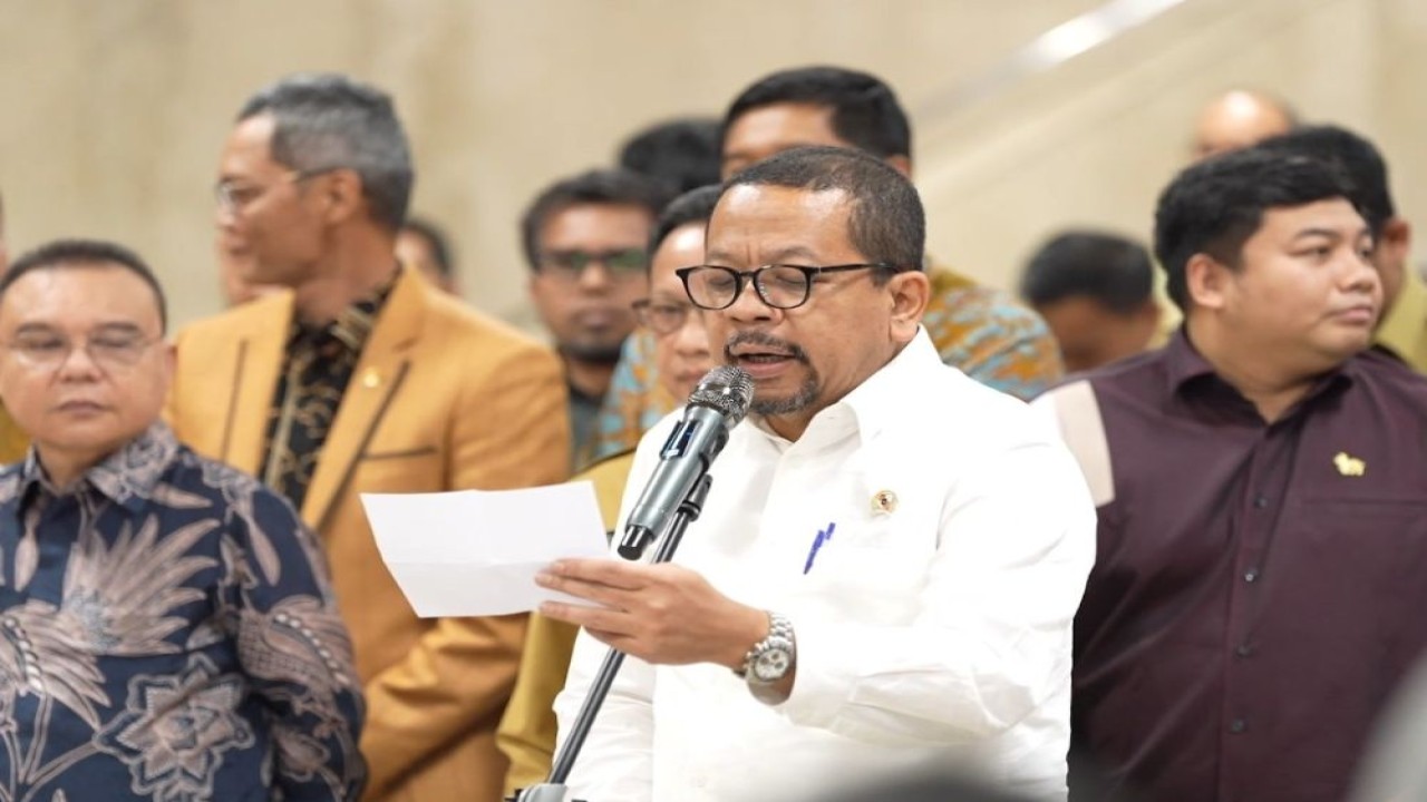 Kepala Badan Komunikasi Pemerintah Republik Indonesia (Bakom RI) Muhammad Qodari saat konferensi pers usai Rapat Koordinasi Penanganan Pascabencana Sumatra di DPR RI, Jakarta, Senin (25/5/2026). (Foto: Dok/Istimewa)