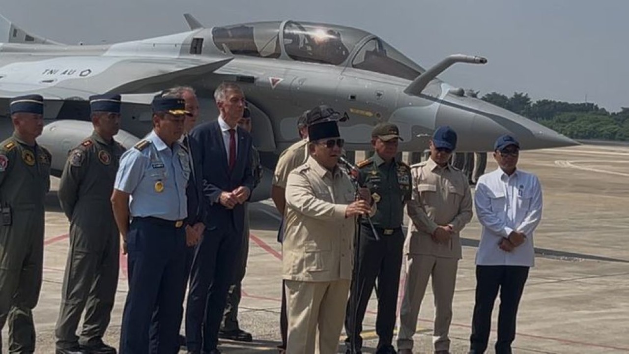 Presiden Prabowo Subianto saat penyerahan sejumlah alat utama sistem persenjataan (alutsista) strategis kepada TNI di Base Ops Lanud Halim Perdana Kusuma, Jakarta, Senin, 18 Mei 2026. (Foto: NTVnews)