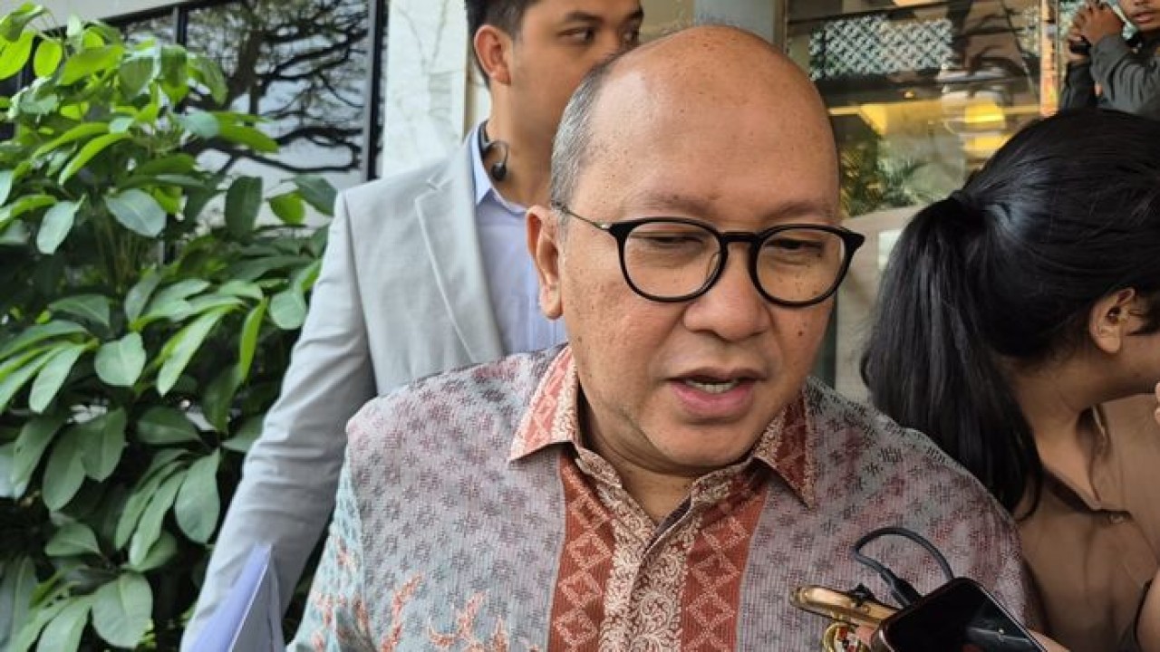 CEO Danantara sekaligus Menteri Investasi dan Hilirisasi Rosan Perkasa Roeslani memastikan kehadiran BUMN khusus ekspor, PT Danantara Sumber Daya Indonesia (PT DSI) tidak akan mengganggu kontrak jangka panjang yang telah dimiliki para eksportir. (Ntvnews.id-Muslimin Trisyuliono)