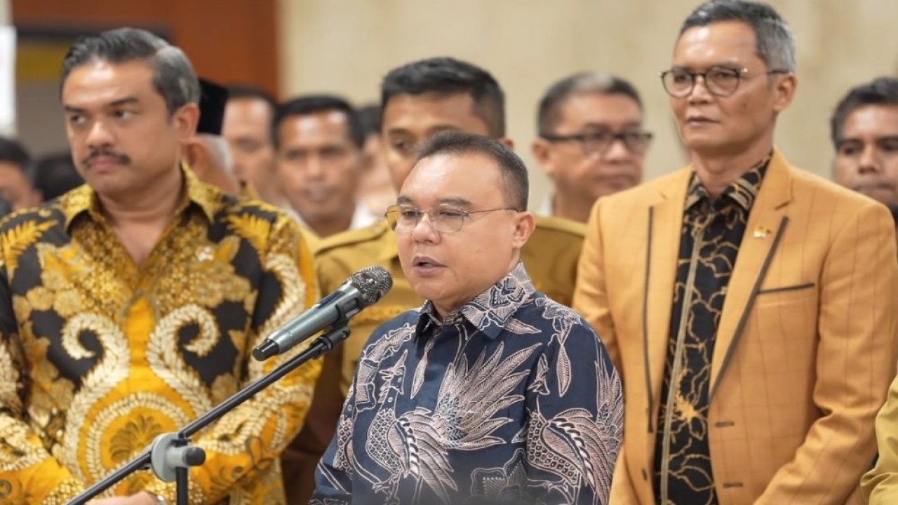 Wakil Ketua DPR sekaligus Kasatgas Pemulihan Pascabencana Sumatra DPR RI, Sufmi Dasco Ahmad saat konferensi pers usai Rapat Koordinasi Penanganan Pascabencana Sumatra di DPR RI, Senin (25/5/2026). (Foto: Dok/Istimewa)