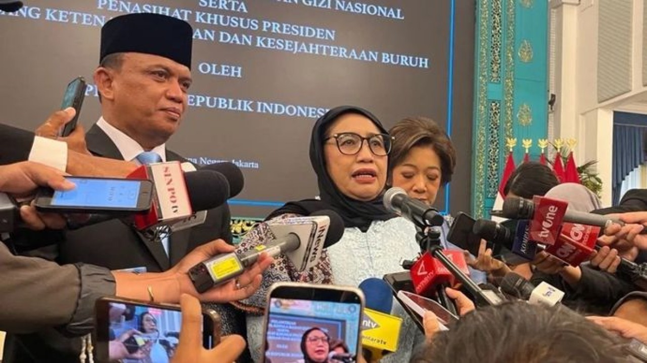 Kepala Badan Gizi Nasional (BGN) Nanik S Deyang memberikan pernyataan pers di Istana Negara, Jakarta, Senin, 8 Juni 2026. (Antara)
