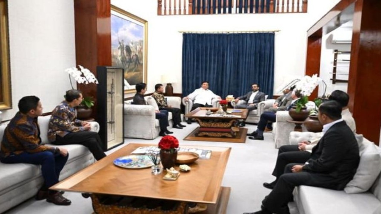 Presiden Prabowo Subianto menerima kunjungan kehormatan Direktur Federal Bureau of Investigation (FBI) Amerika Serikat, Kash Patel, di Kertanegara. (Foto: Istimewa)