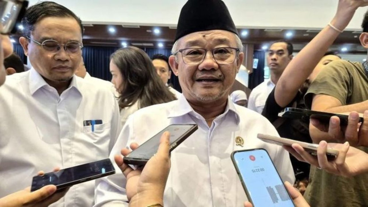 Menteri Pendidikan Dasar dan Menengah (Mendikdasmen) Abdul Mu'ti (kanan). (Foto: Antara)