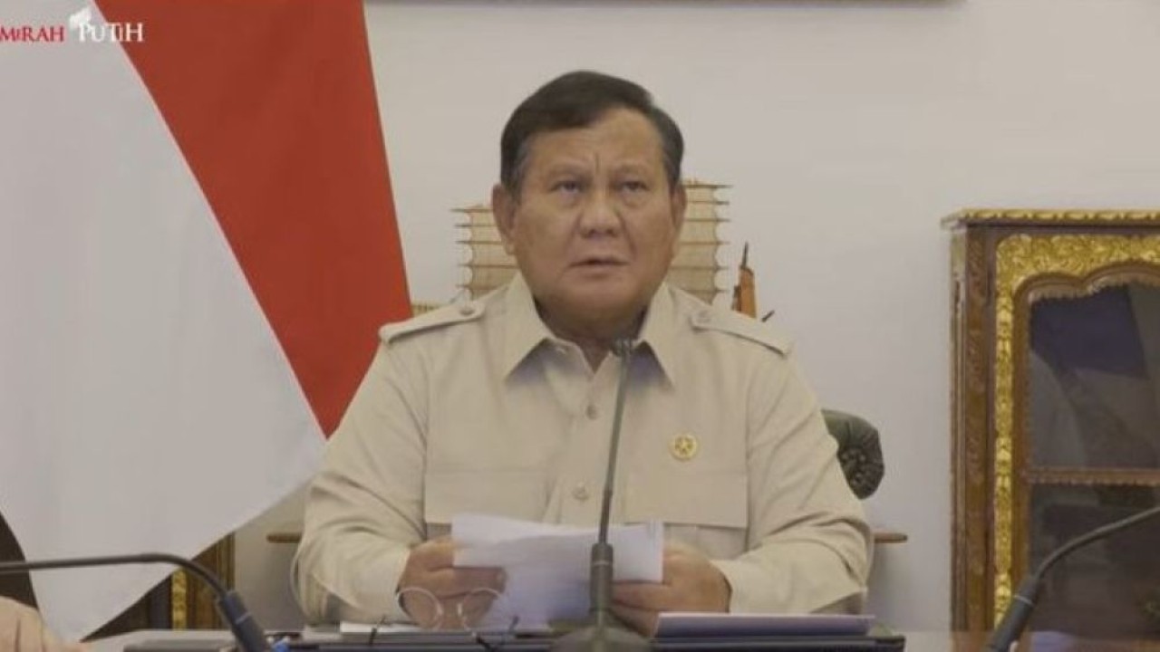 Presiden Prabowo memimpin rapat terbatas penanganan bencana alam gempa NTT, erupsi Anak Gunung Krakatau, dan perkembangan penanganan Karhutla dengan para Kepala Daerah. (Foto: Istimewa)