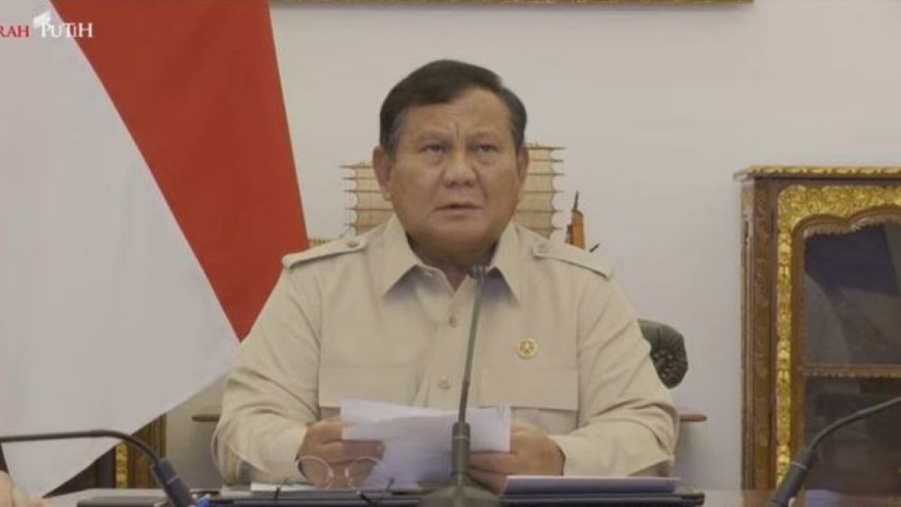 Presiden Prabowo memimpin rapat terbatas penanganan bencana alam gempa NTT, erupsi Anak Gunung Krakatau, dan perkembangan penanganan Karhutla dengan para Kepala Daerah. (Foto: Istimewa)