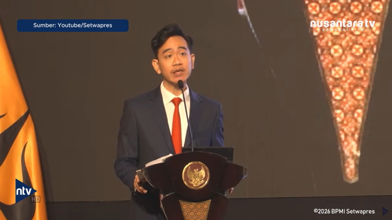 Wakil Presiden Republik Indonesia Gibran Rakabuming Raka sampaikan pidato di depan ratusan wisudawan Universitas Trisakti