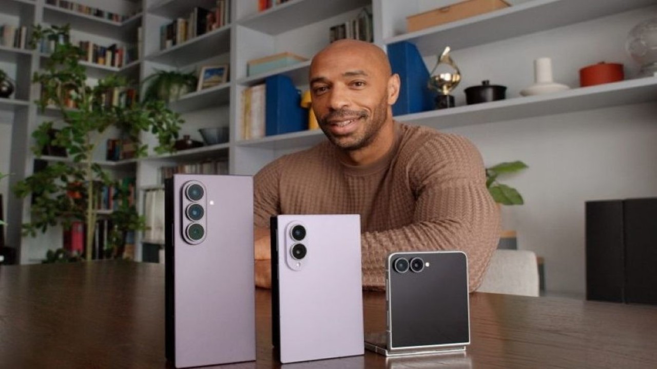 Samsung menggandeng Thierry Henry untuk memperkenalkan Galaxy Z Fold8, Fold8 Ultra, dan Flip8. (Foto: Istimewa/Samsung)